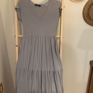 Women’s size small flowy midi dress, light gray